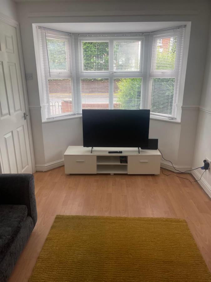 House Number 12 Sleeps Up To 4 With Smart Tvs In Every Room Wellington  Esterno foto