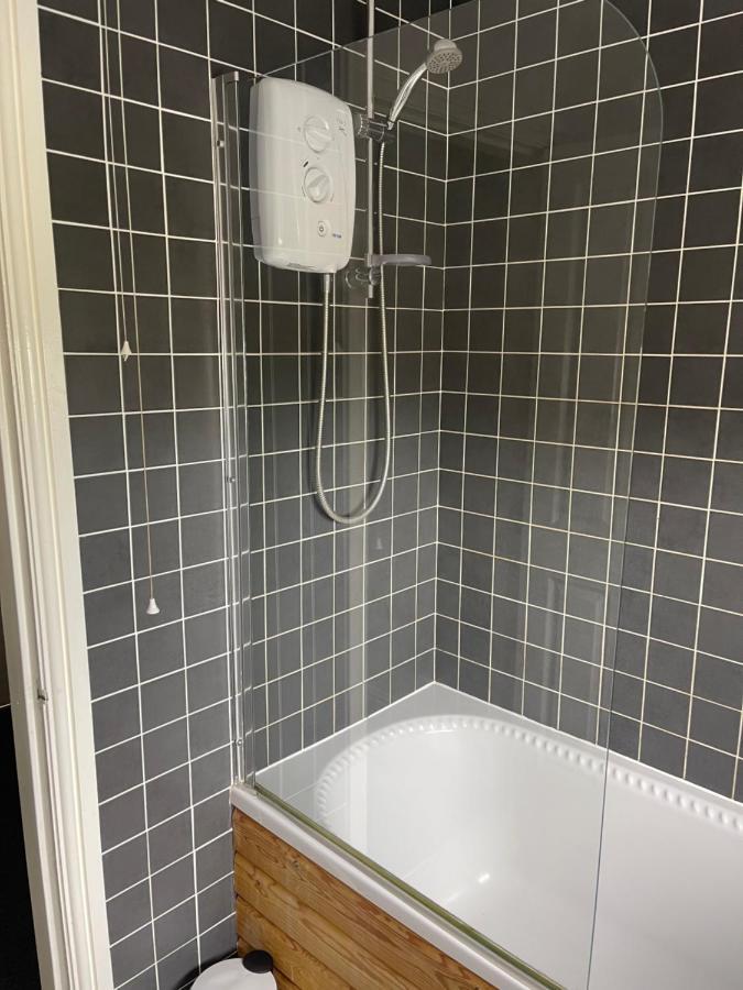 House Number 12 Sleeps Up To 4 With Smart Tvs In Every Room Wellington  Esterno foto