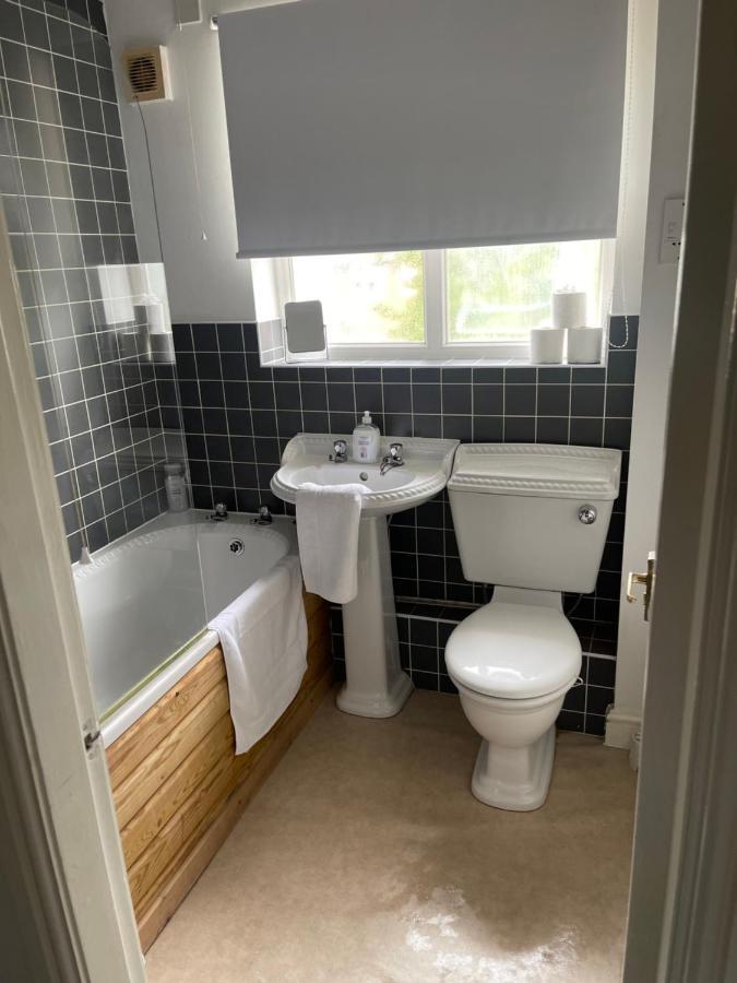House Number 12 Sleeps Up To 4 With Smart Tvs In Every Room Wellington  Esterno foto